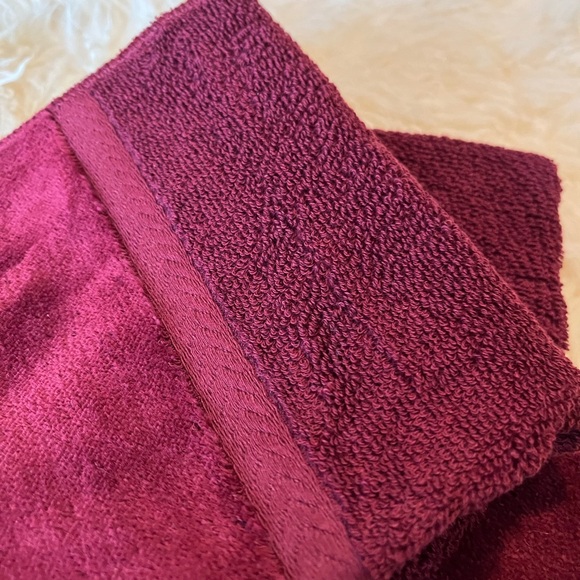Burgundy Plush wash cloths- New with tags (not price tags) - Picture 2 of 5